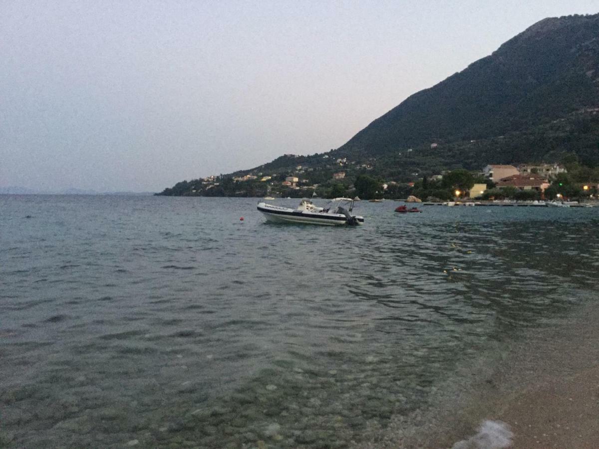 Lefkada Beachfront Apartment Никиана Екстериор снимка